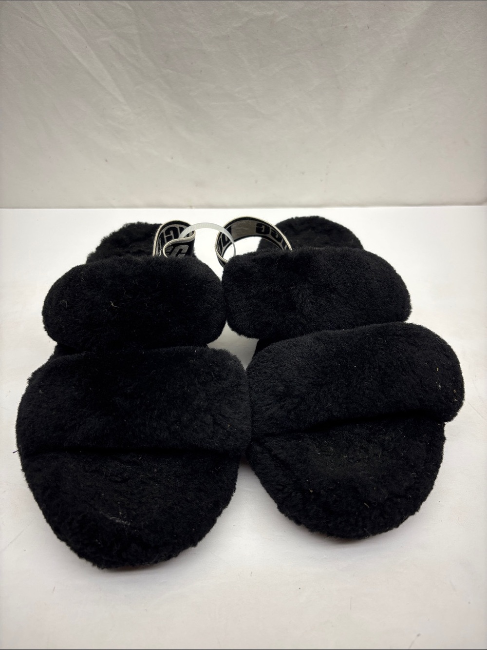 UGG Fuzzy Slides slippers, SZ 8, box 47